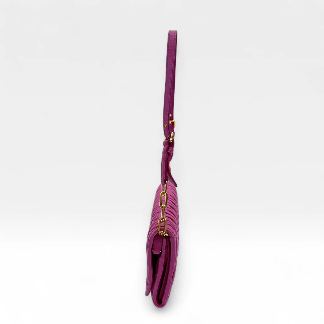 Miu Miu Umhängetasche Matelassé Wallet