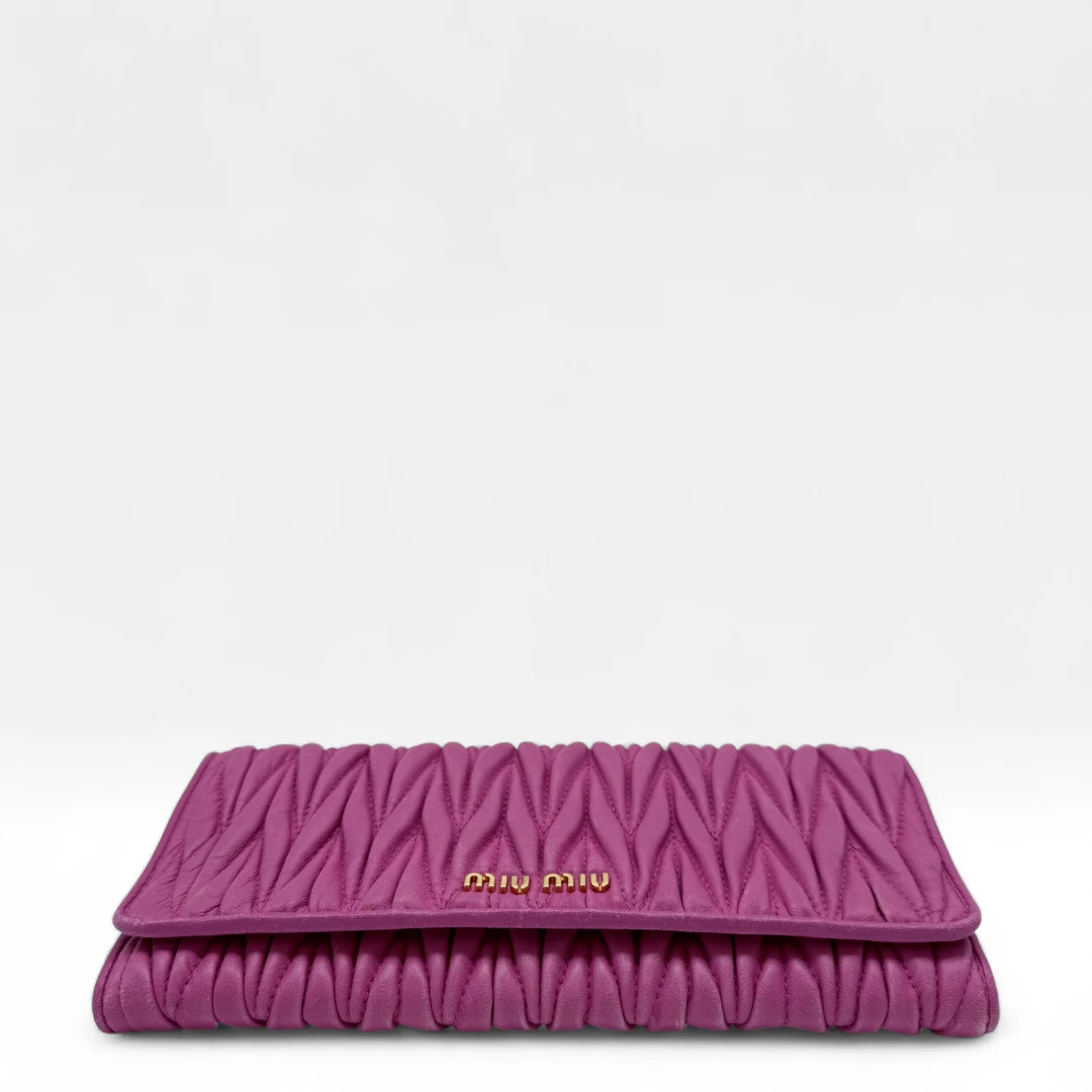 Miu Miu Umhängetasche Matelassé Wallet