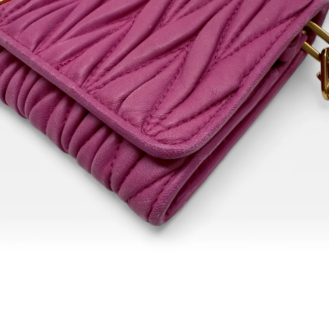 Miu Miu Umhängetasche Matelassé Wallet