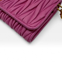 Miu Miu Umhängetasche Matelassé Wallet