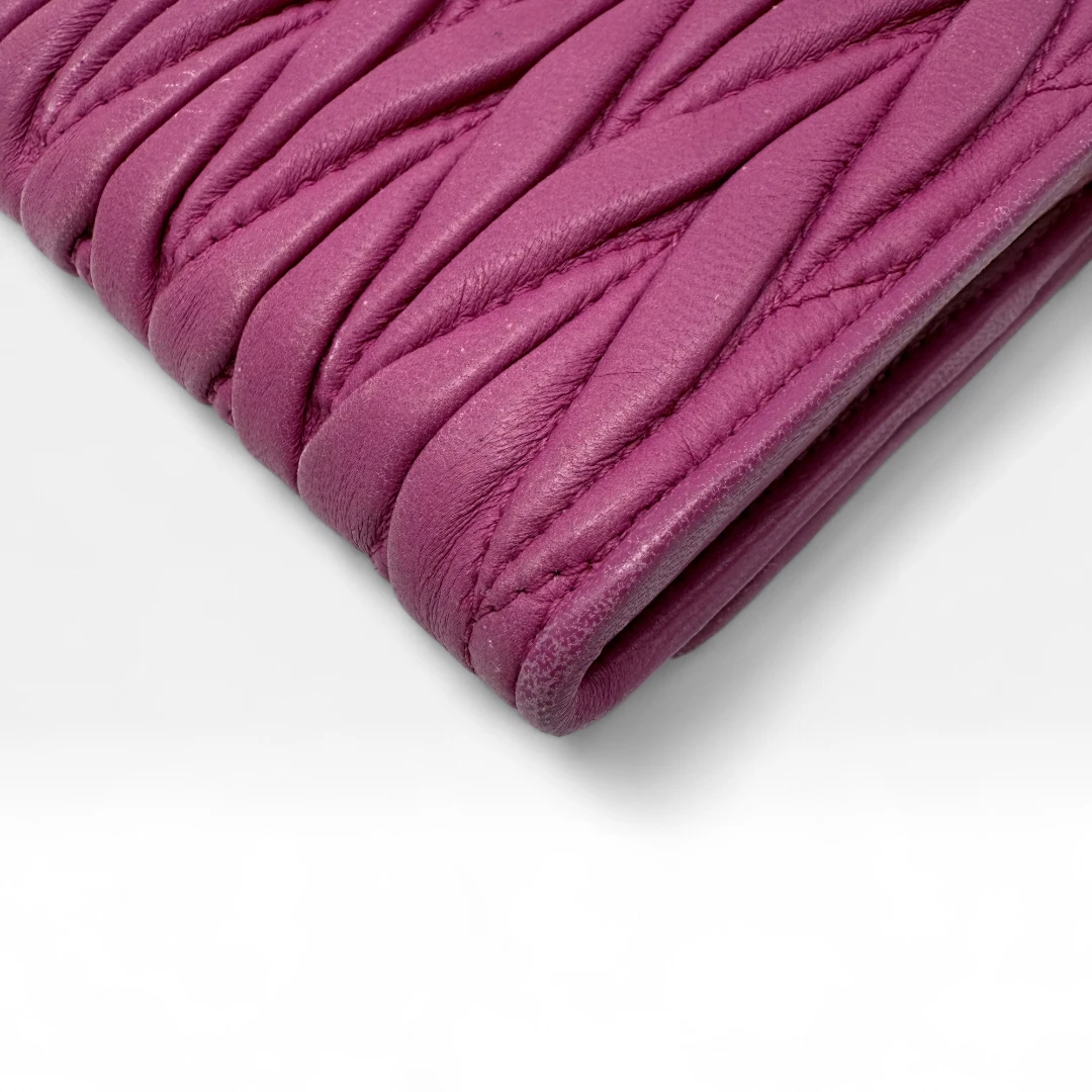 Miu Miu Umhängetasche Matelassé Wallet
