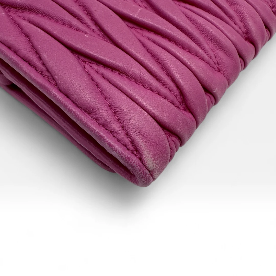 Miu Miu Umhängetasche Matelassé Wallet