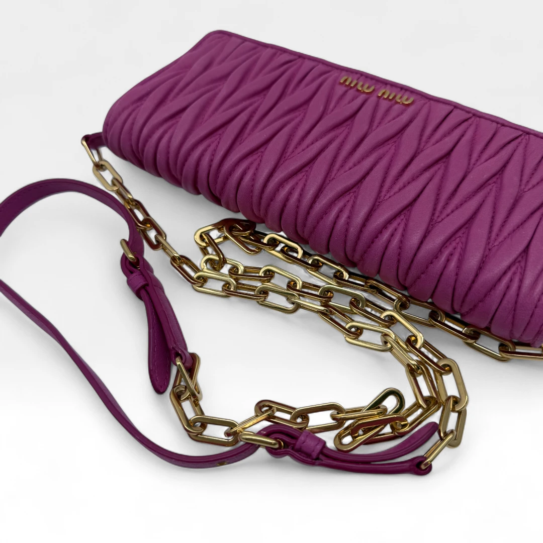 Miu Miu Umhängetasche Matelassé Wallet