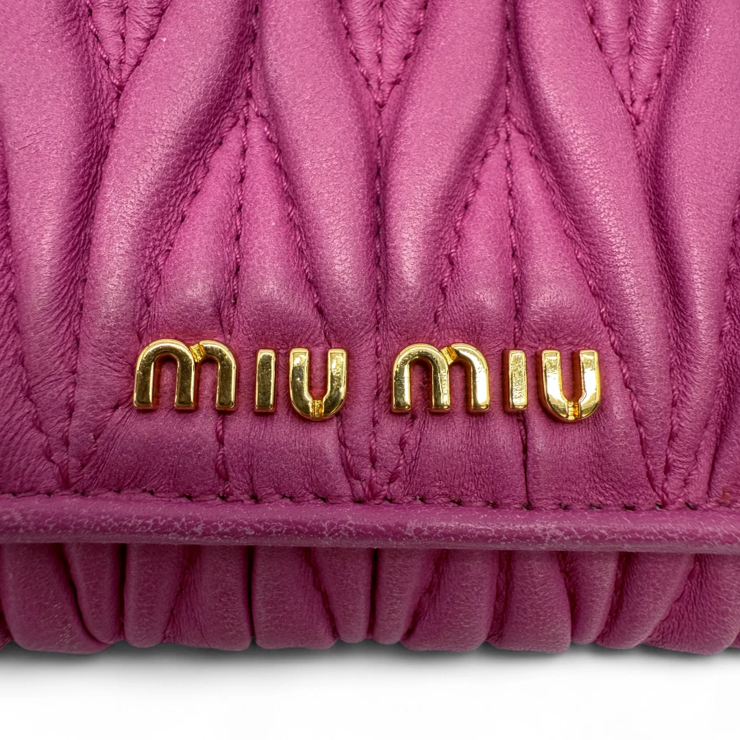 Miu Miu Umhängetasche Matelassé Wallet