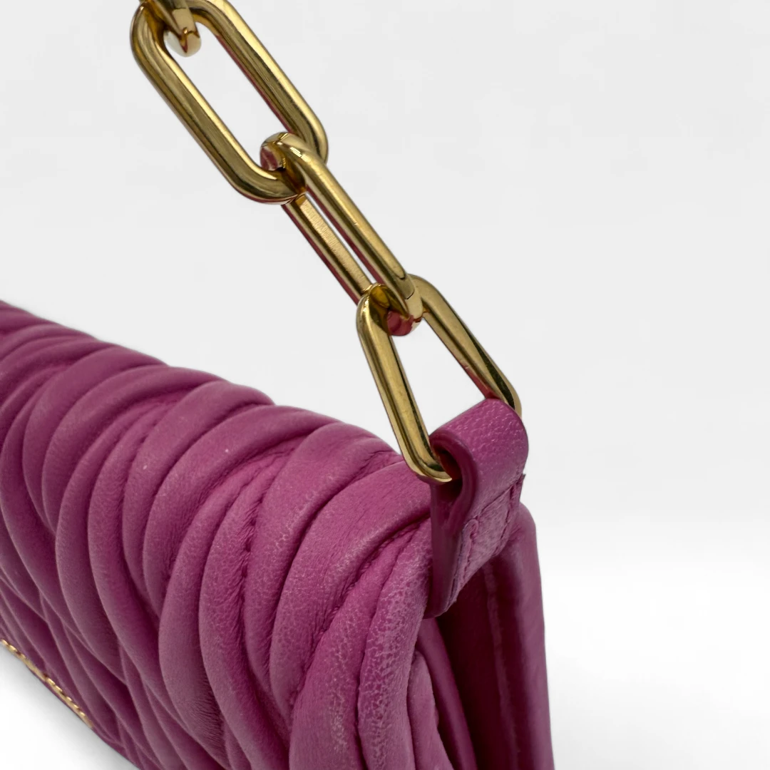 Miu Miu Umhängetasche Matelassé Wallet