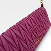 Miu Miu Umhängetasche Matelassé Wallet