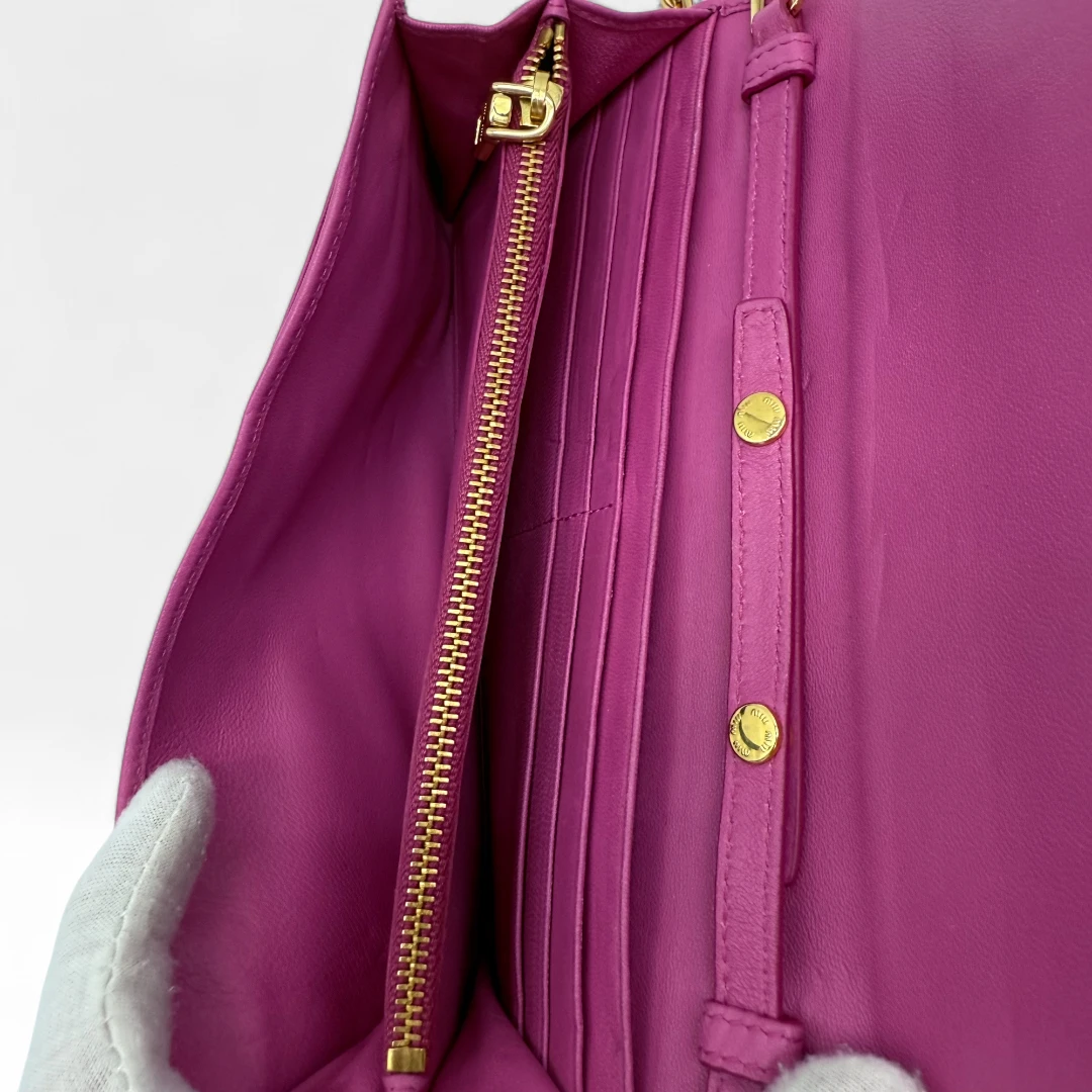 Miu Miu Umhängetasche Matelassé Wallet