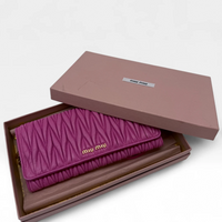 Miu Miu Umhängetasche Matelassé Wallet