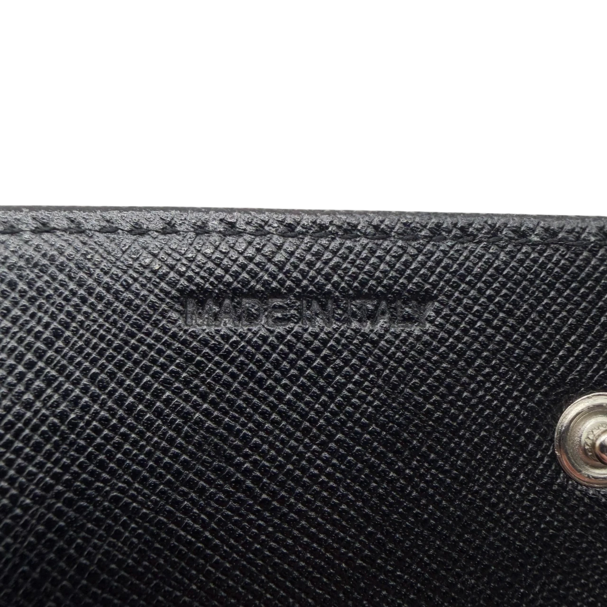 Prada Geldbeutel länglich aus Nylon schwarz – Prägung im Detail