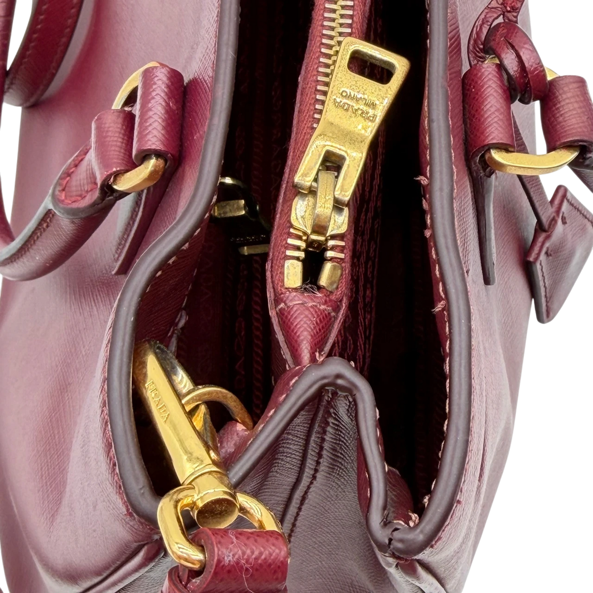 Prada Handtasche Galleria aus Saffiano Leder dunkelrot – Innenansicht