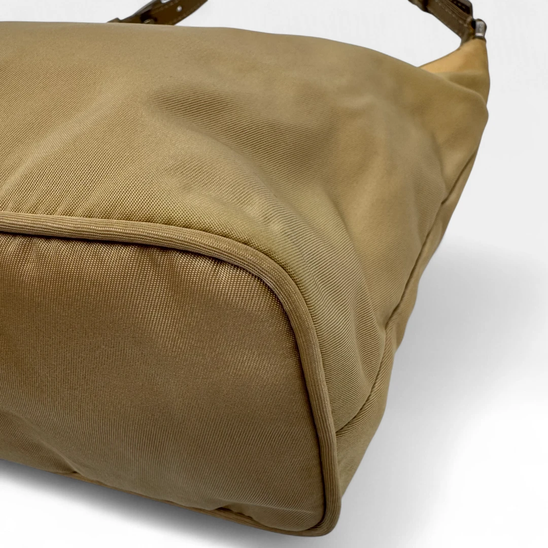 Prada Handtasche Halbmond