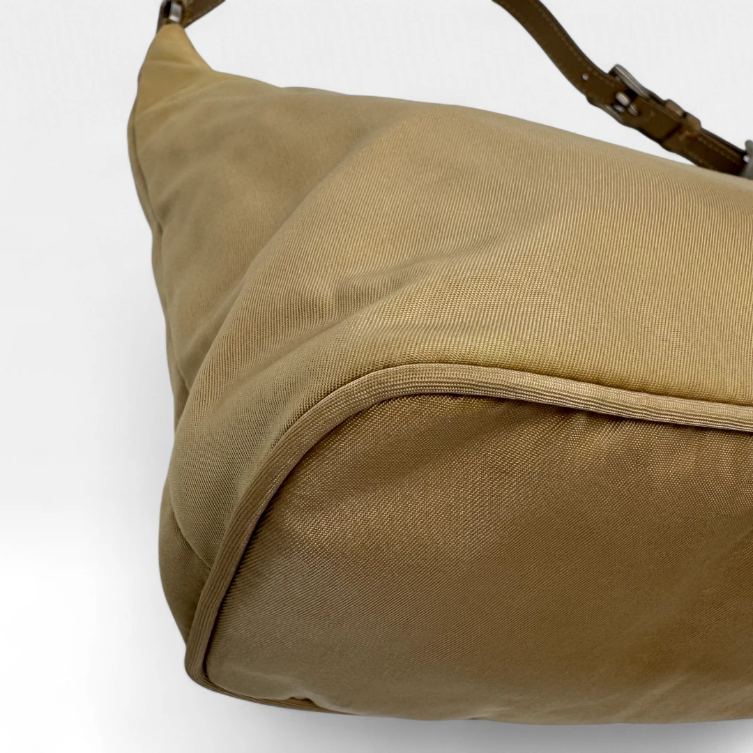 Prada Handtasche Halbmond