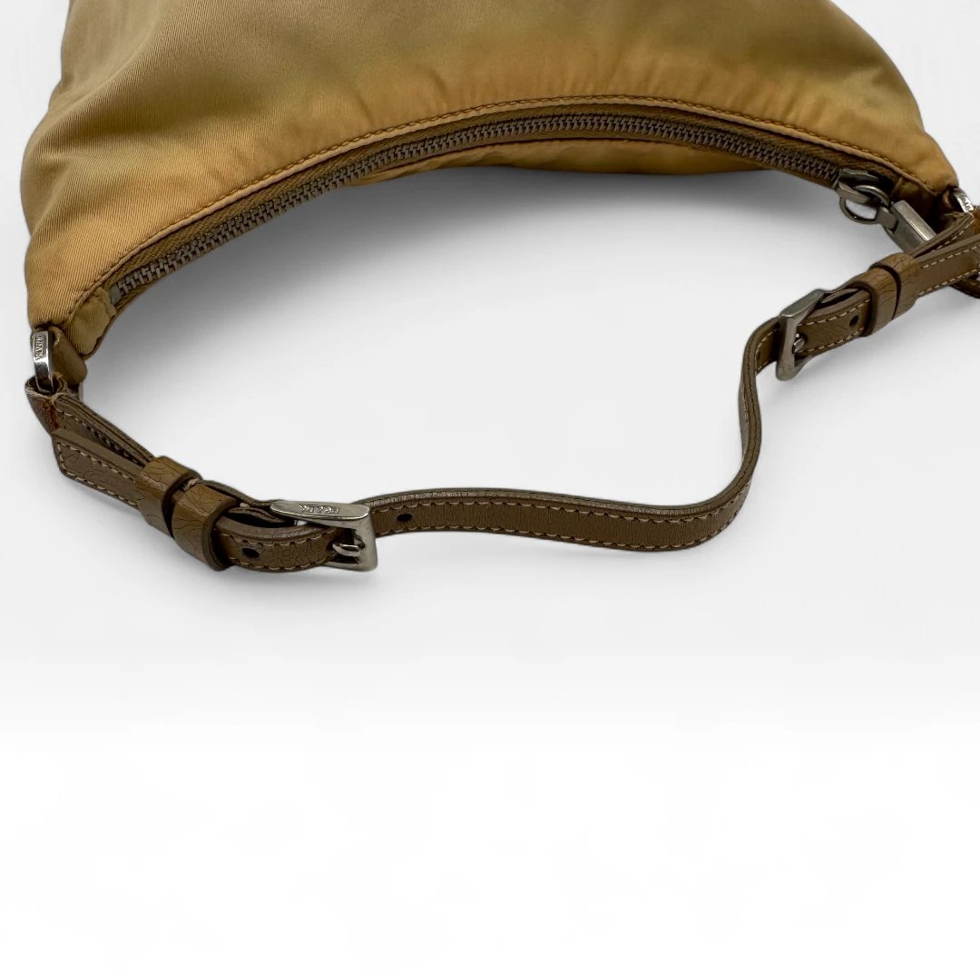 Prada Handtasche Halbmond