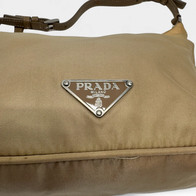 Prada Handtasche Halbmond