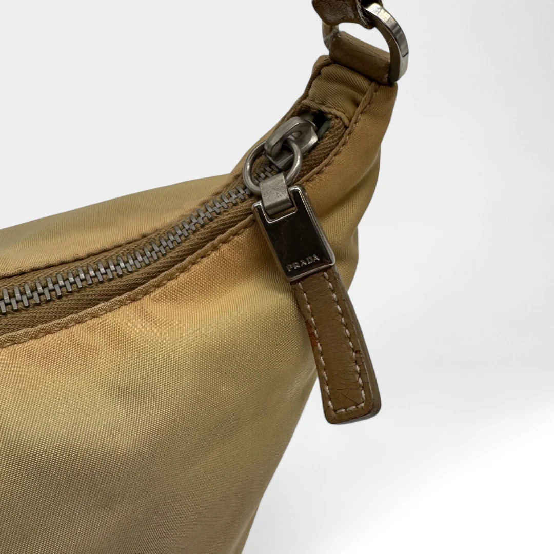 Prada Handtasche Halbmond