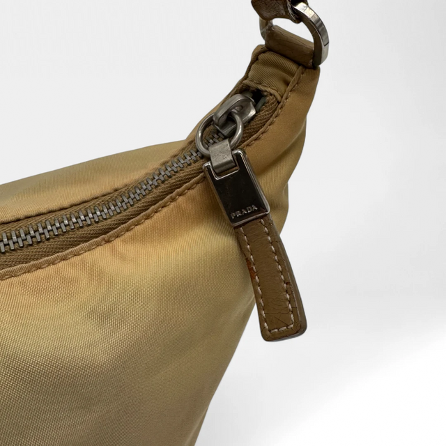 Prada Handtasche Halbmond