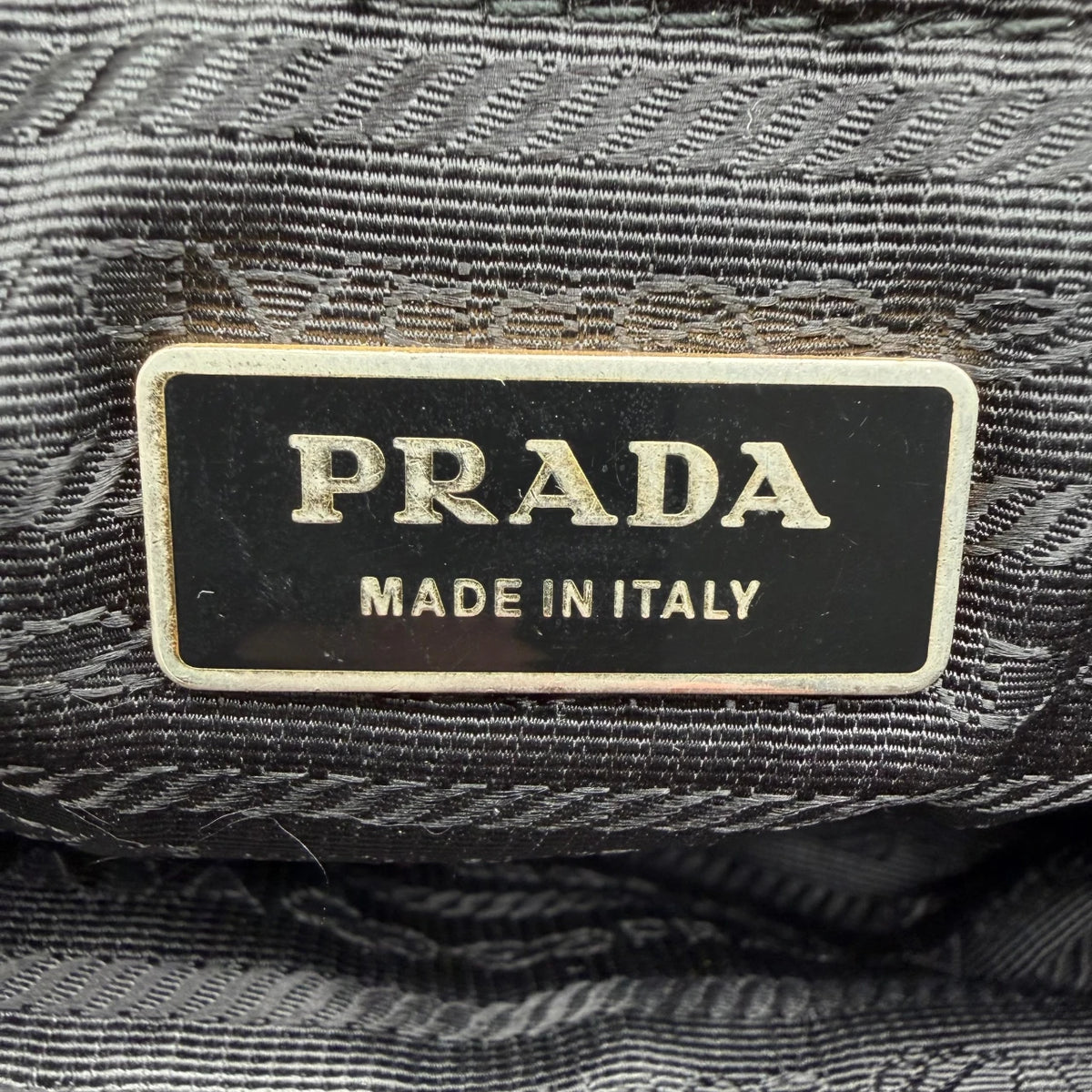 Prada Handtasche Origami aus Nylon schwarz – Innenetikett im Detail
