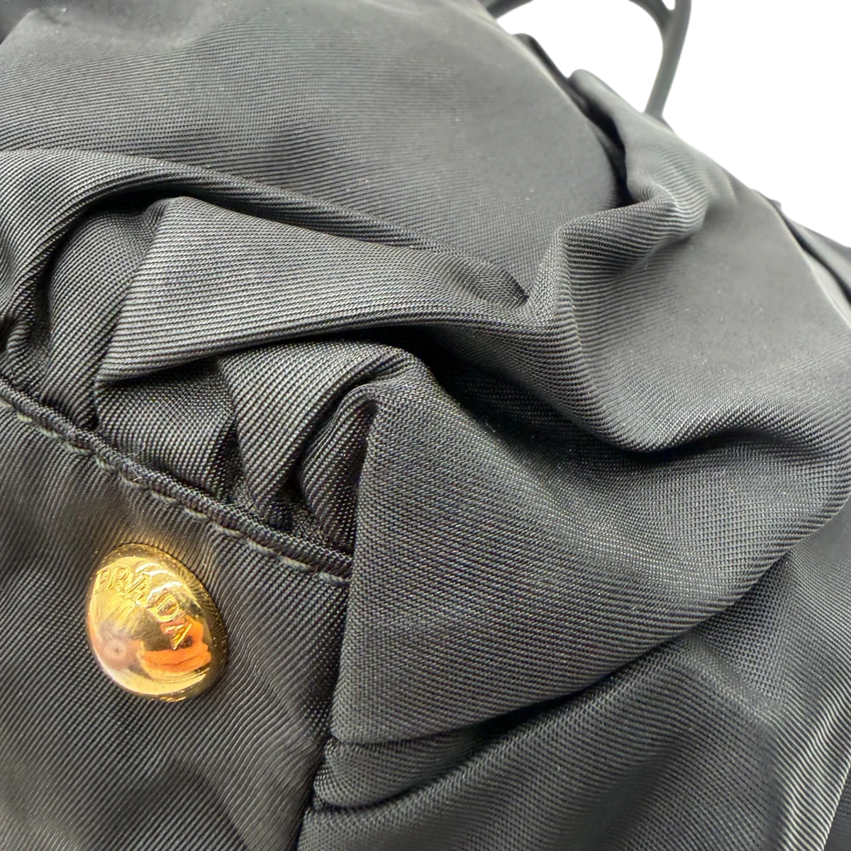 Prada Handtasche Origami aus Nylon schwarz – Ecken im Detail