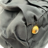 Prada Handtasche Origami aus Nylon schwarz – Ecken im Detail