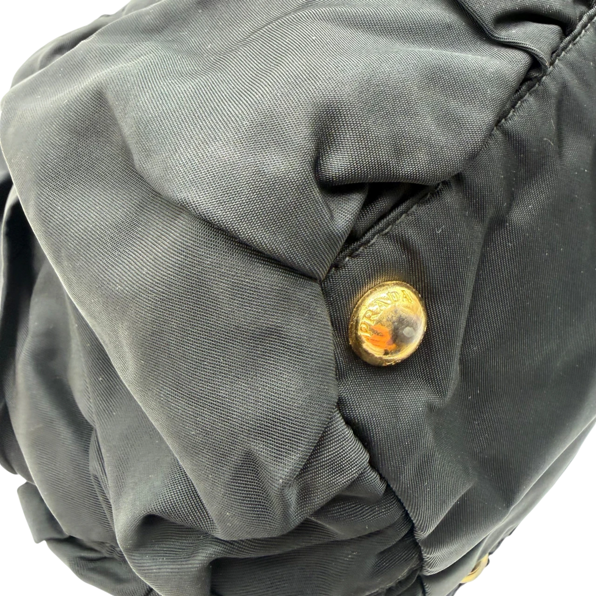 Prada Handtasche Origami aus Nylon schwarz – Ecken im Detail