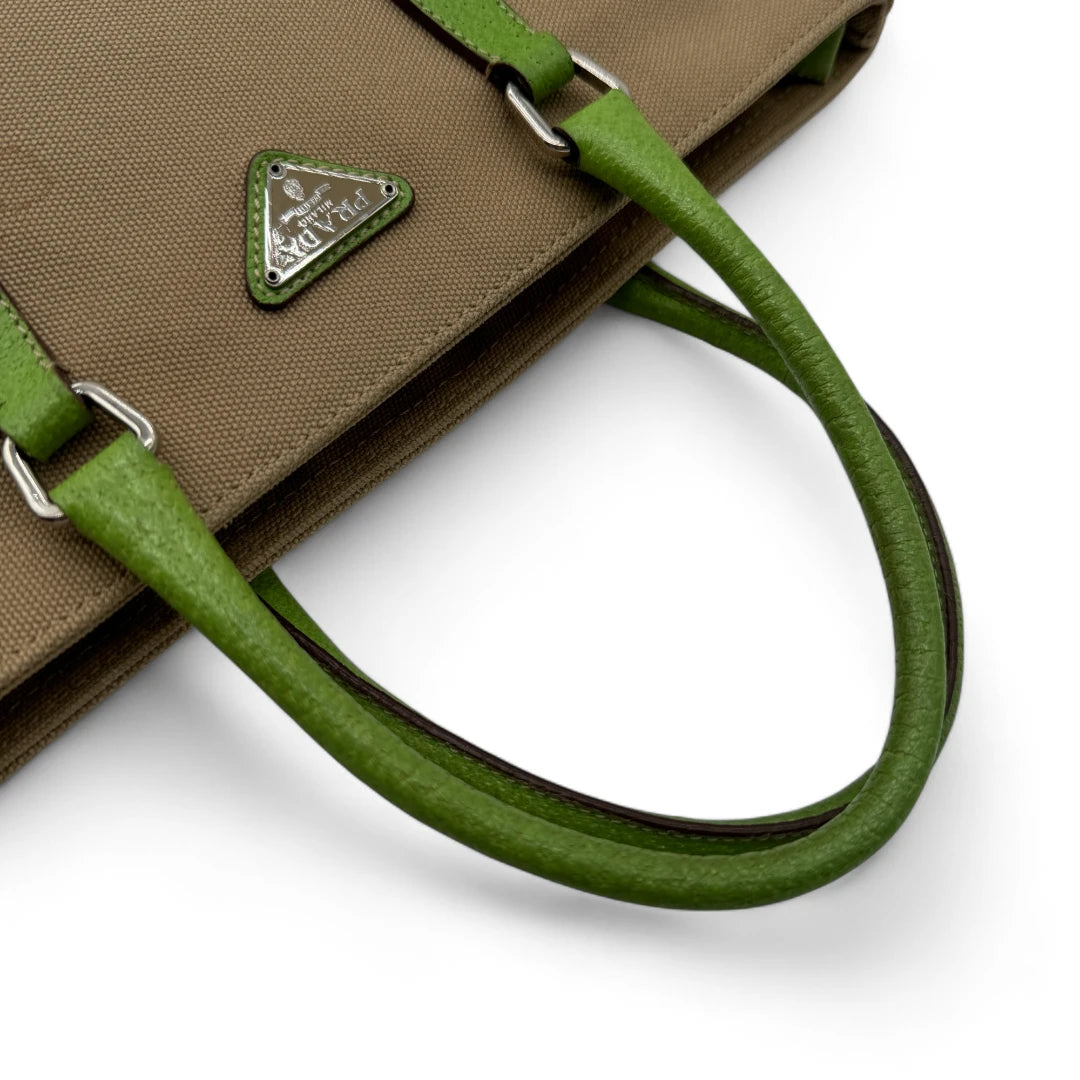 Prada Handtasche mit neongrünen Lederdetails aus Stoff beige