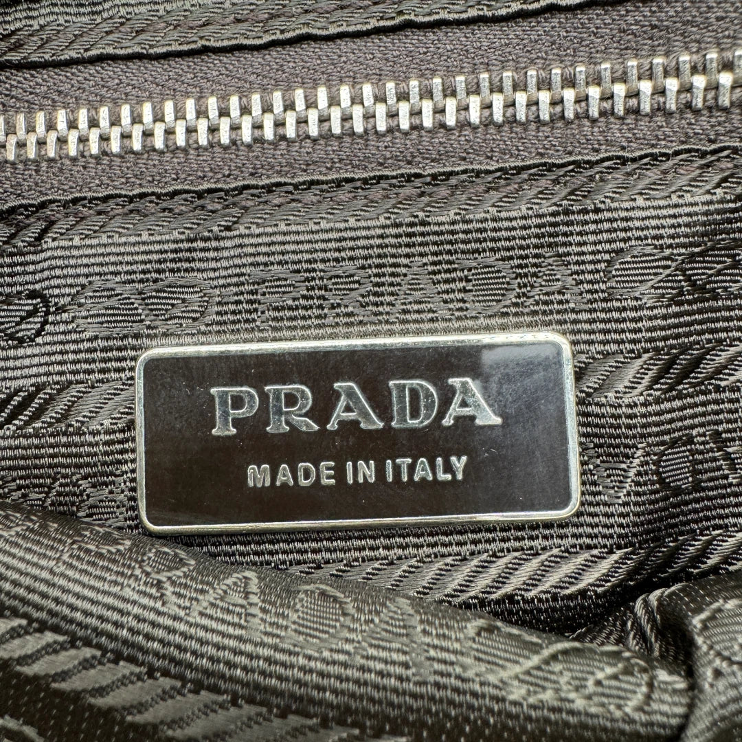 Prada Handtasche mit neongrünen Lederdetails aus Stoff beige