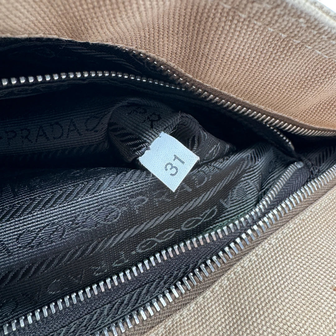 Prada Handtasche mit neongrünen Lederdetails aus Stoff beige