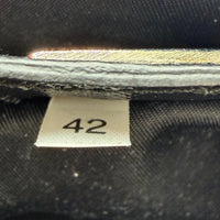 Prada Kulturbeutel / Toilettentasche aus Nylon länglich schwarz – Detailansicht