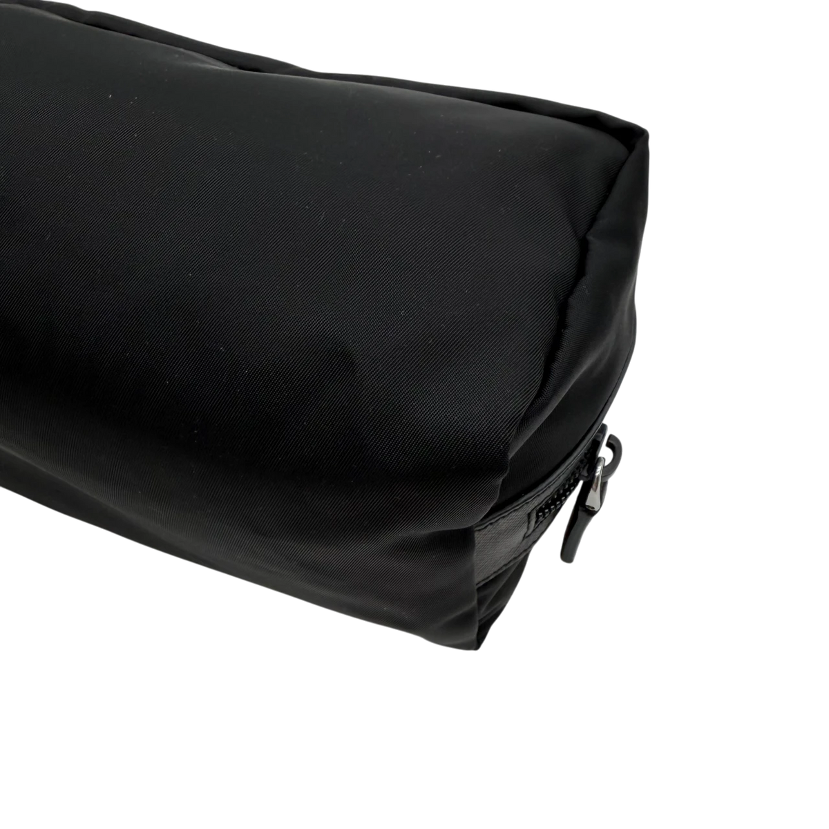 Prada Kulturbeutel / Toilettentasche aus Nylon länglich schwarz – Seitenansicht