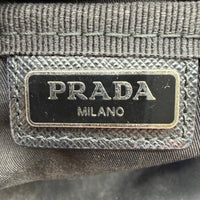 Prada Kulturbeutel / Toilettentasche aus Nylon schwarz – Innenetikett im Detail