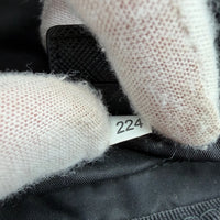 Prada Kulturbeutel / Toilettentasche aus Nylon schwarz – Seriennummer im Detail
