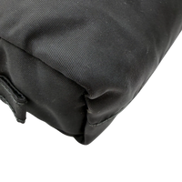 Prada Kulturbeutel / Toilettentasche aus Nylon schwarz – Ecken im Detail