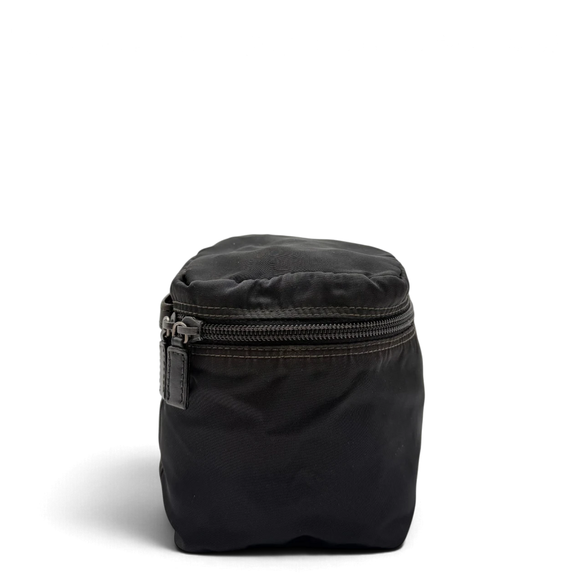 Prada Kulturbeutel / Toilettentasche mit Zipper aus Nylon schwarz – Seitenansicht