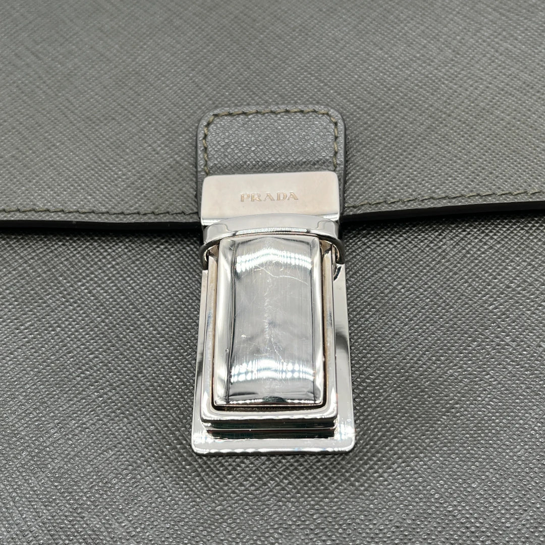 Prada Laptoptasche aus Saffiano Leder in khaki