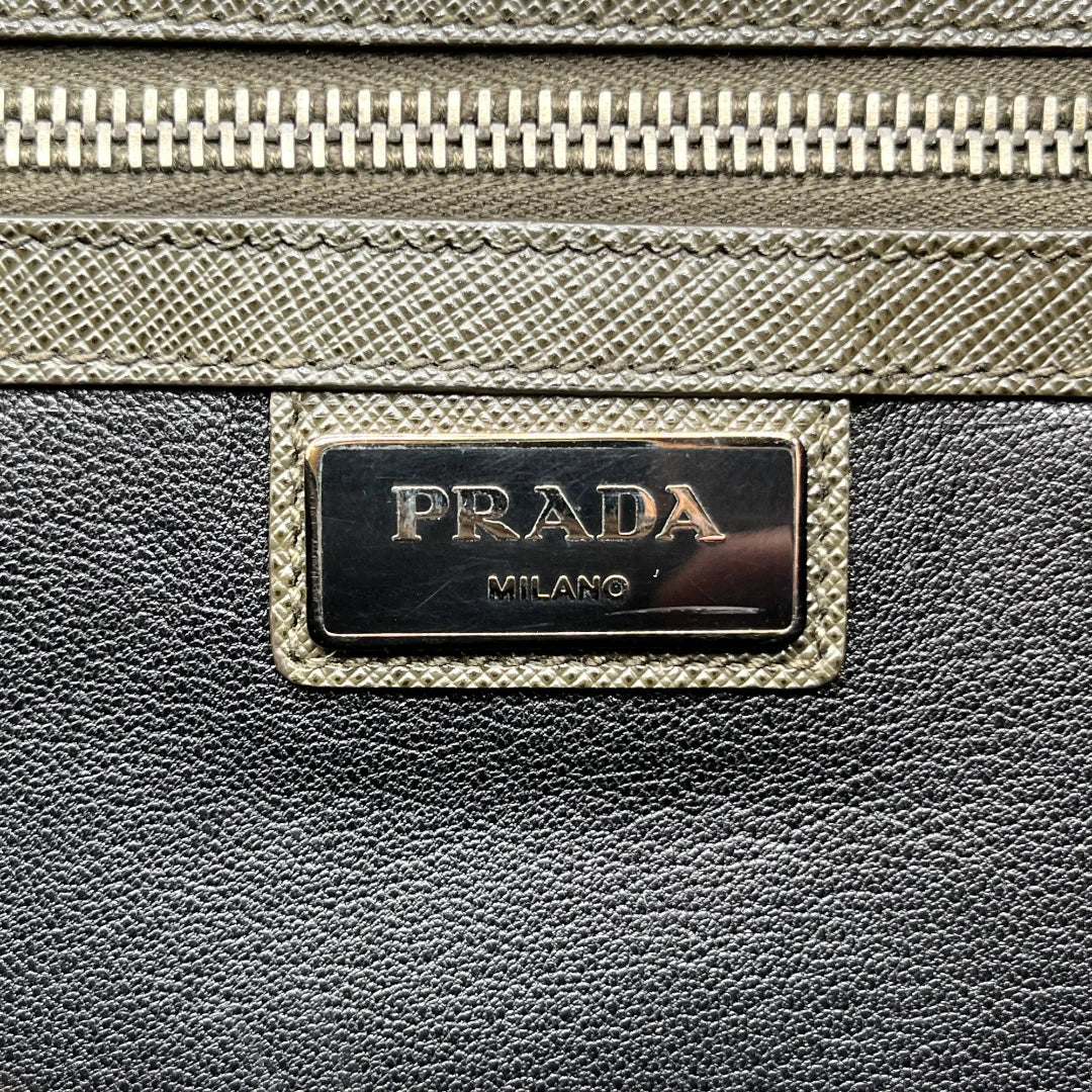 Prada Laptoptasche aus Saffiano Leder in khaki