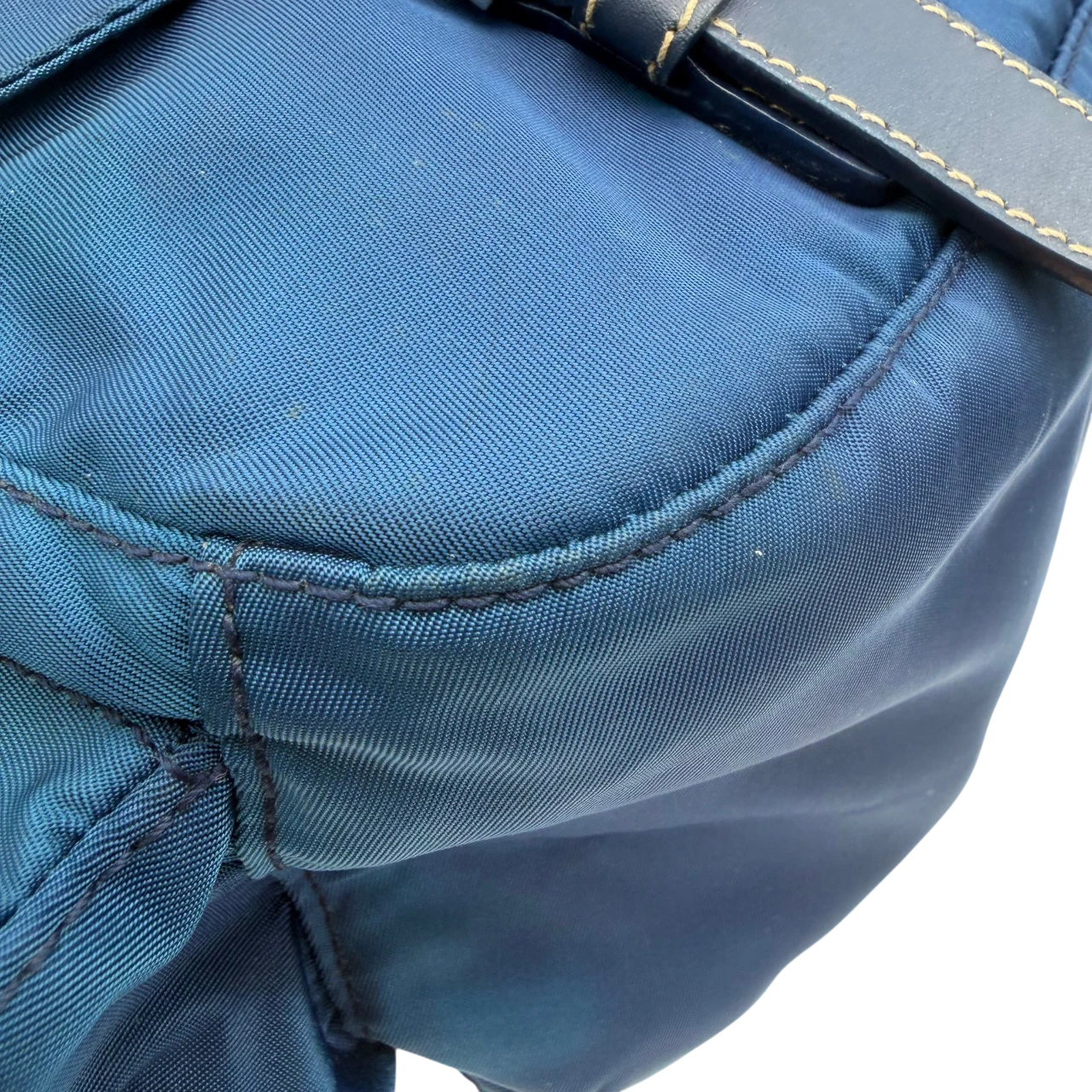 Prada Messengertasche mit seitlichen Taschen