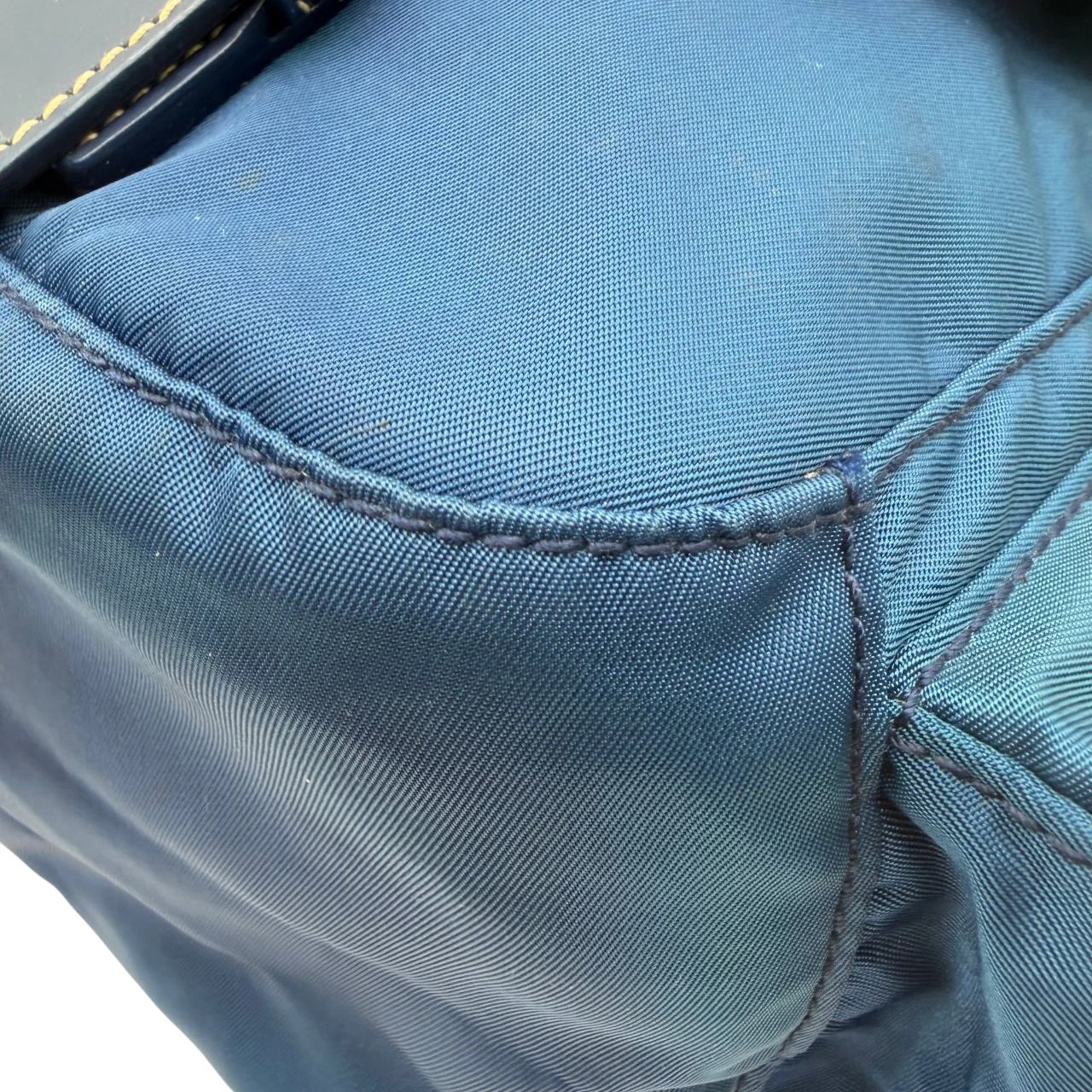 Prada Messengertasche mit seitlichen Taschen
