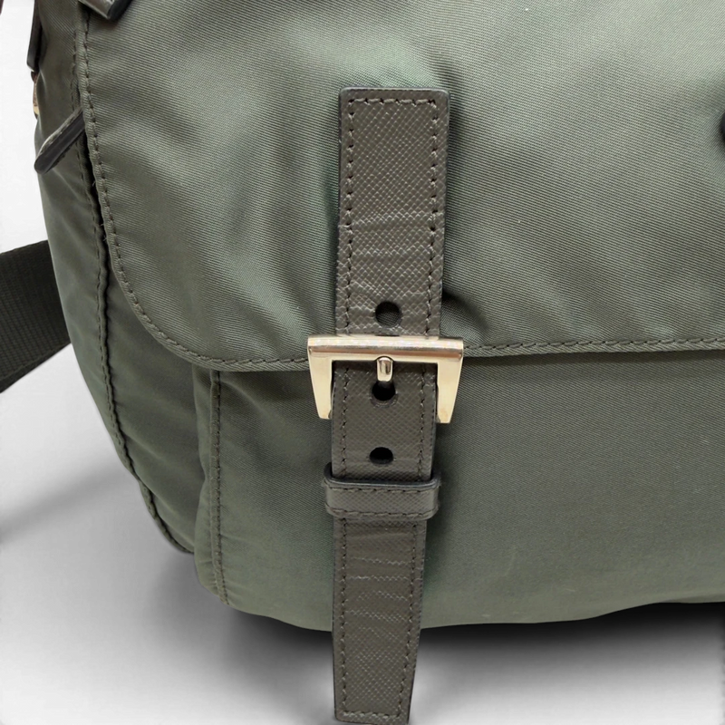 Prada Messengertasche mit zwei Schnallen