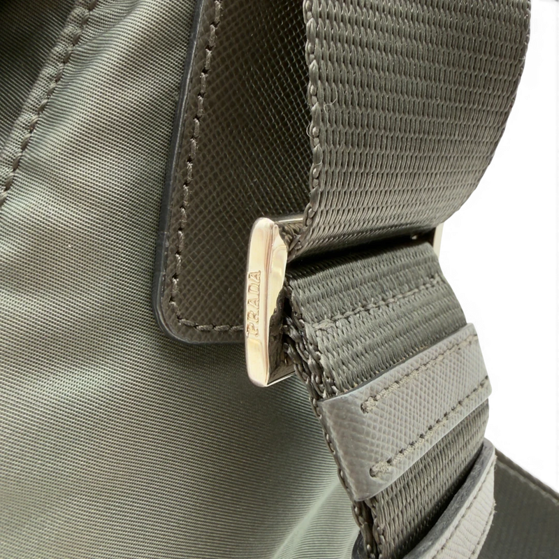 Prada Messengertasche mit zwei Schnallen