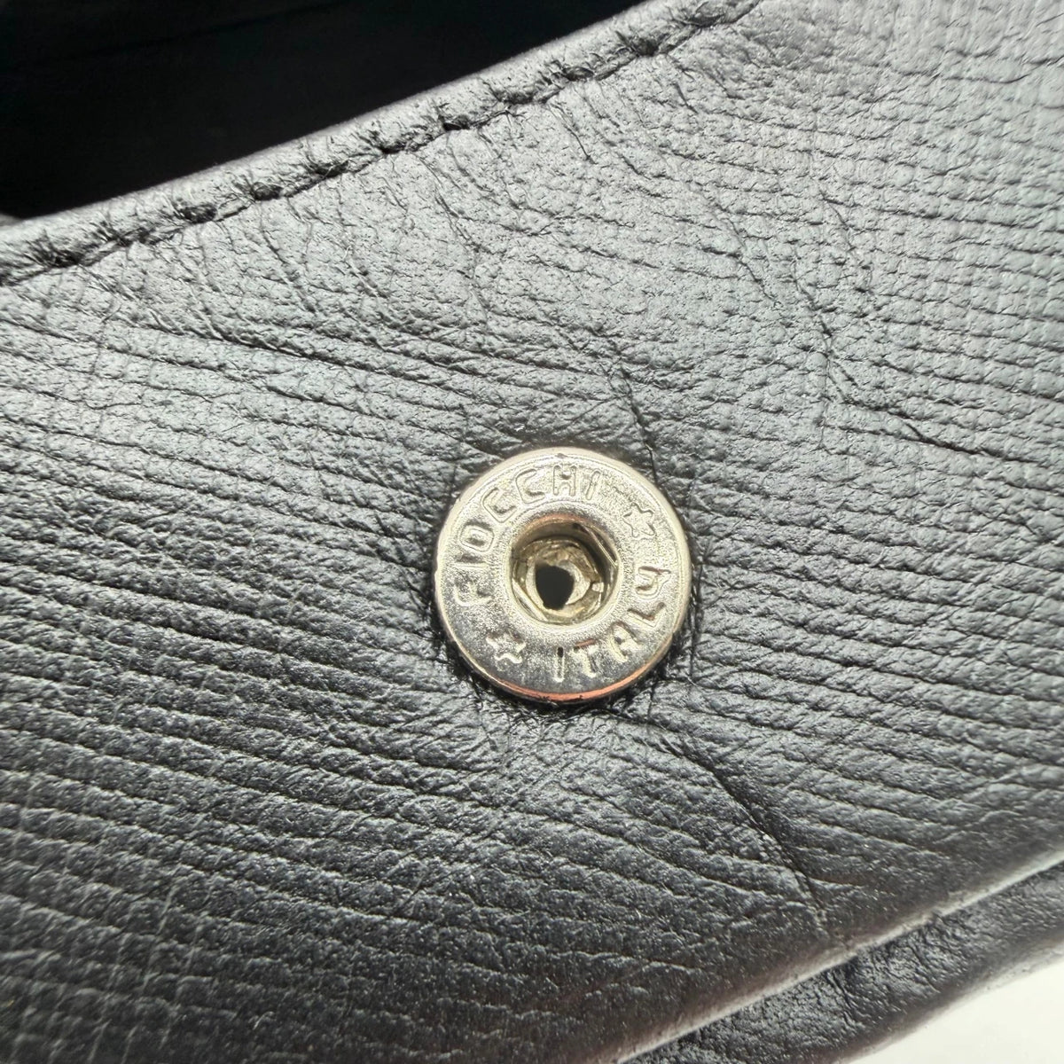 Prada Geldbeutel / Münzetui aus Leder schwarz – Beschläge im Detail