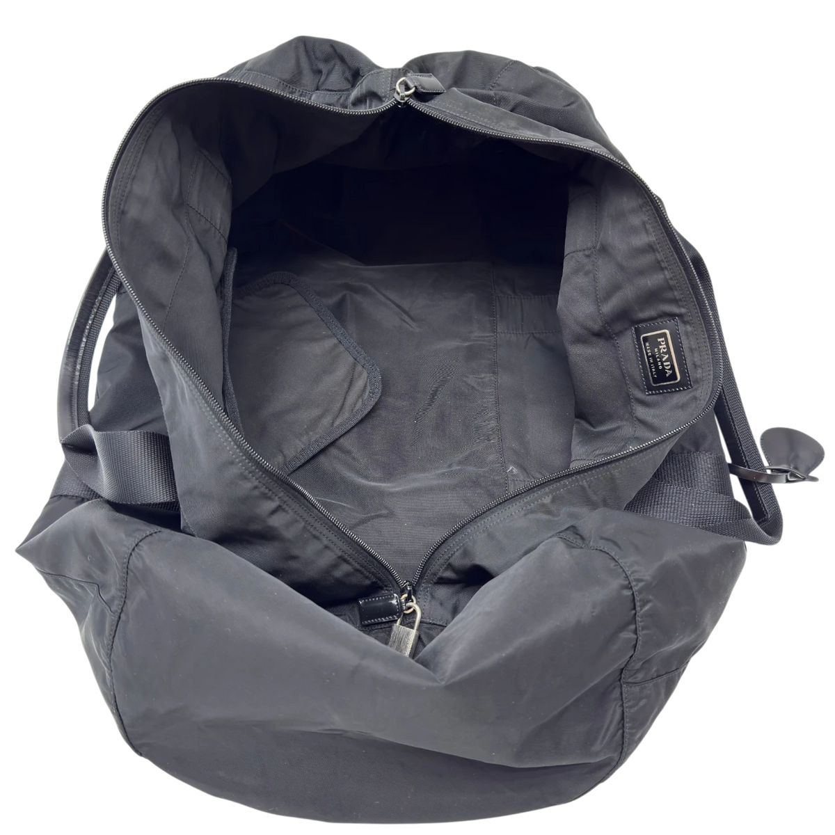 Prada Reisetasche in Zylinderform aus Nylon schwarz – Innenansicht