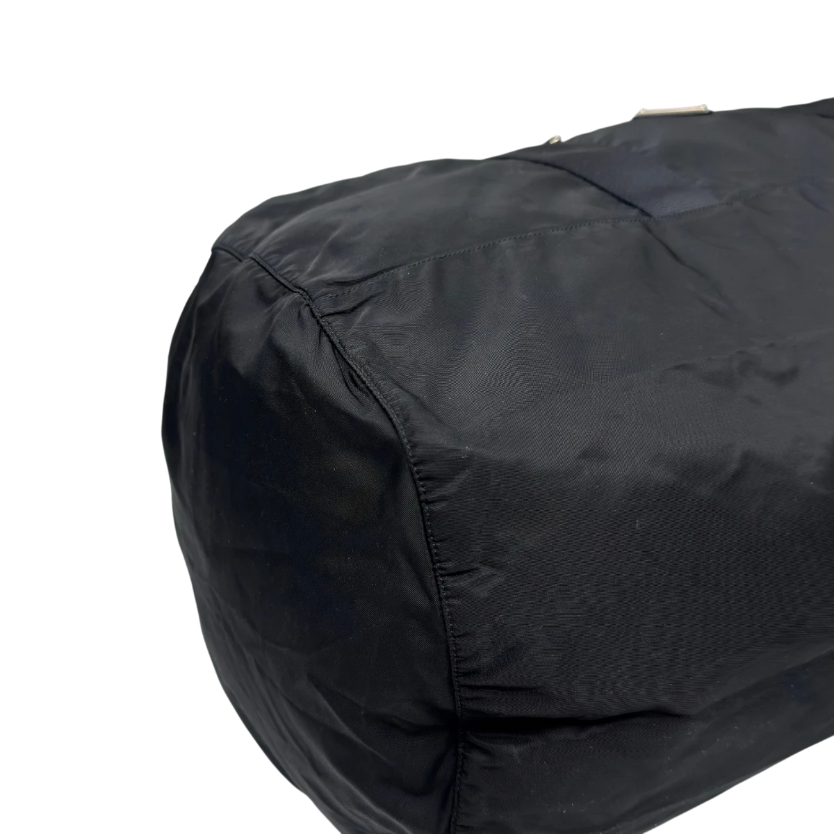 Prada Reisetasche in Zylinderform aus Nylon schwarz – Seitenansicht