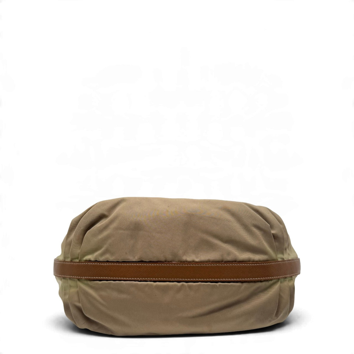 Prada Schultertasche Croissant aus Nylon beige – Unterseite