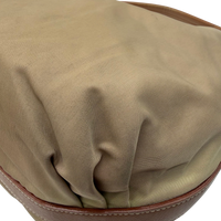 Prada Schultertasche Croissant aus Nylon beige – Ecken im Detail