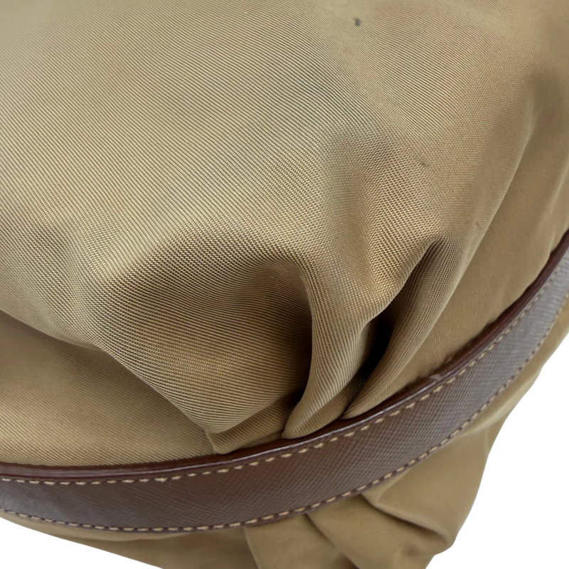 Prada Schultertasche Hobo Croissant aus Nylon beige