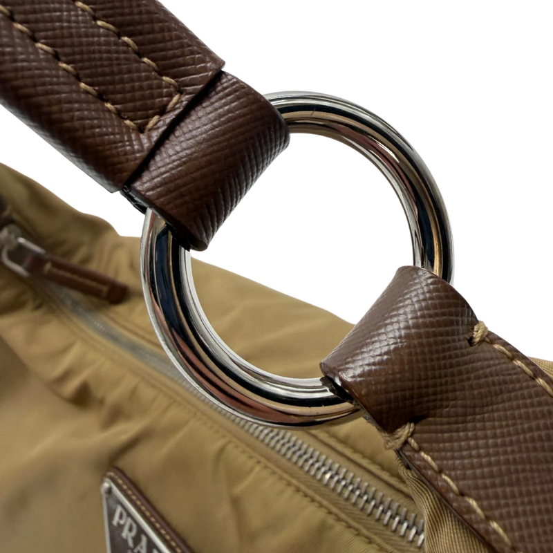 Prada Schultertasche Hobo Croissant aus Nylon beige