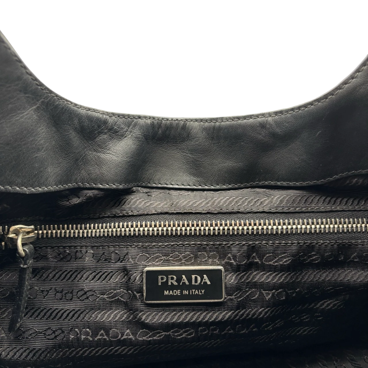 Prada Schultertasche Hobo aus Leder schwarz