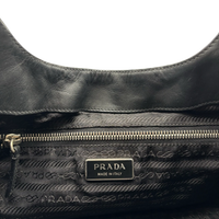 Prada Schultertasche Hobo aus Leder schwarz