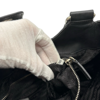 Prada Schultertasche Hobo aus Leder schwarz