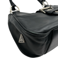 Prada Schultertasche Hobo aus Leder schwarz